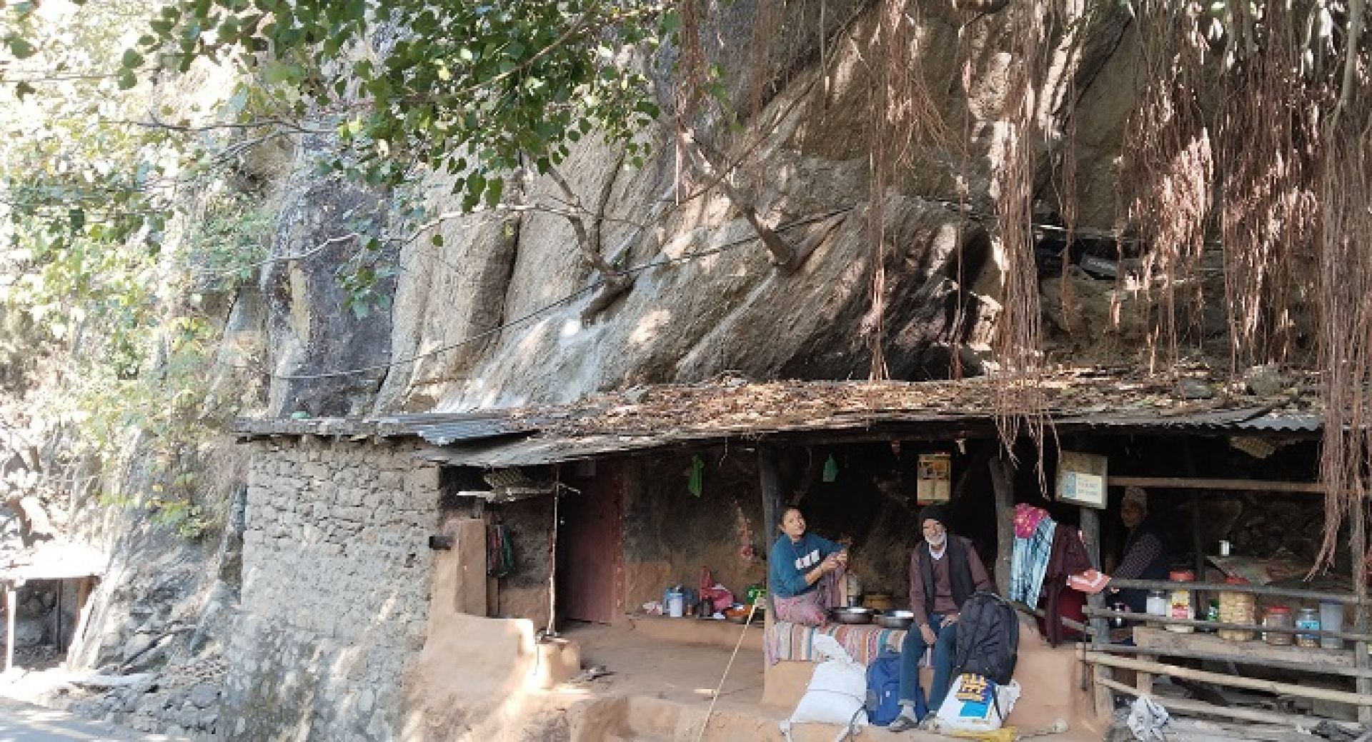 उनन्तीस वर्षदेखि ओडारमा व्यापार